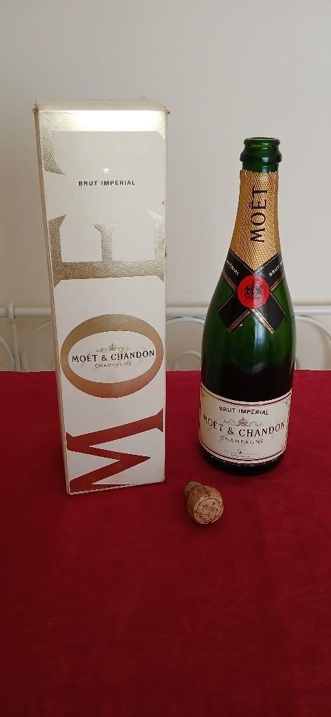 Garrafa Moet & Chandon, vazia