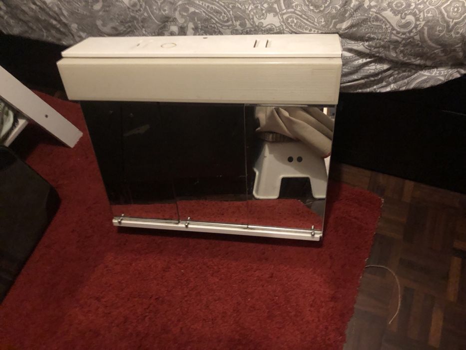 Armário farmácia metal com luz vintage