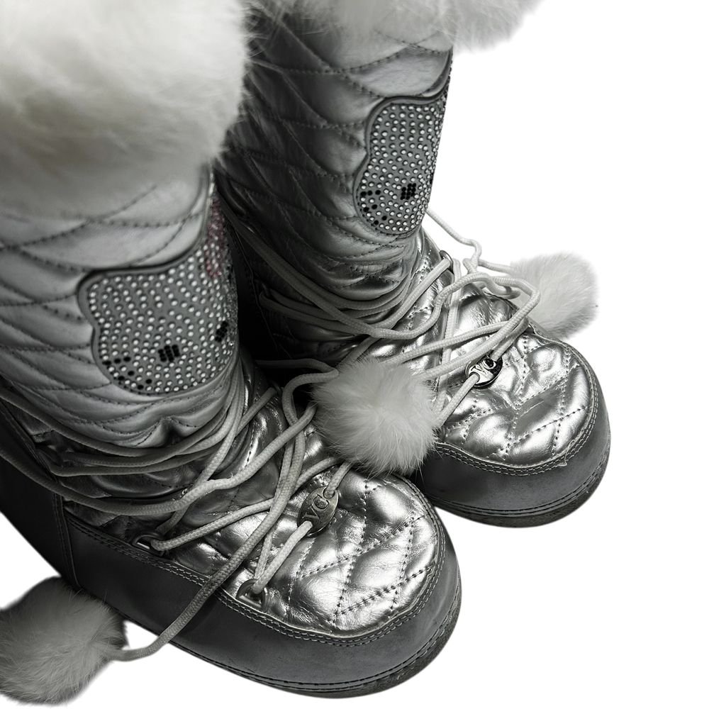 Hello kitty by Victoria Casal Couture moonboot y2k