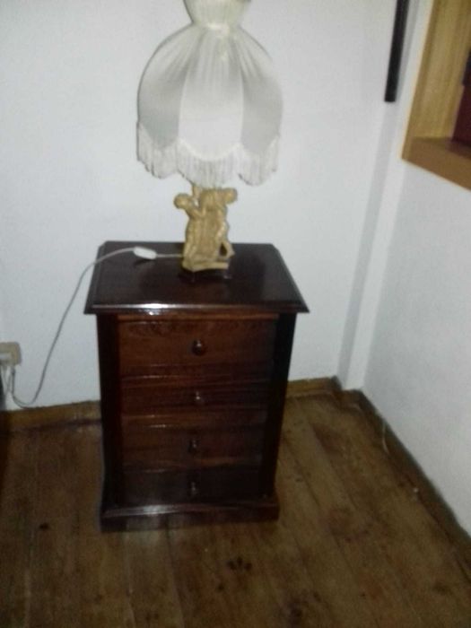 2 Mesinhas de cabeceira.Como novos