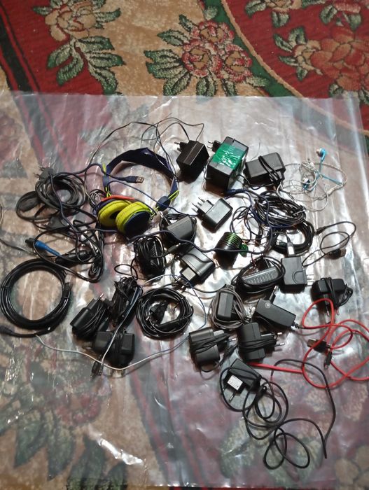 продам зарядки до телефона