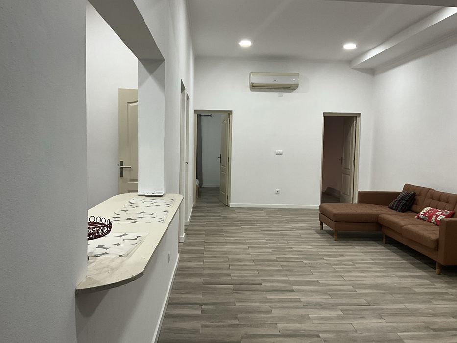 Arrendo apartamento t2  mobilado e cozinha equipada .