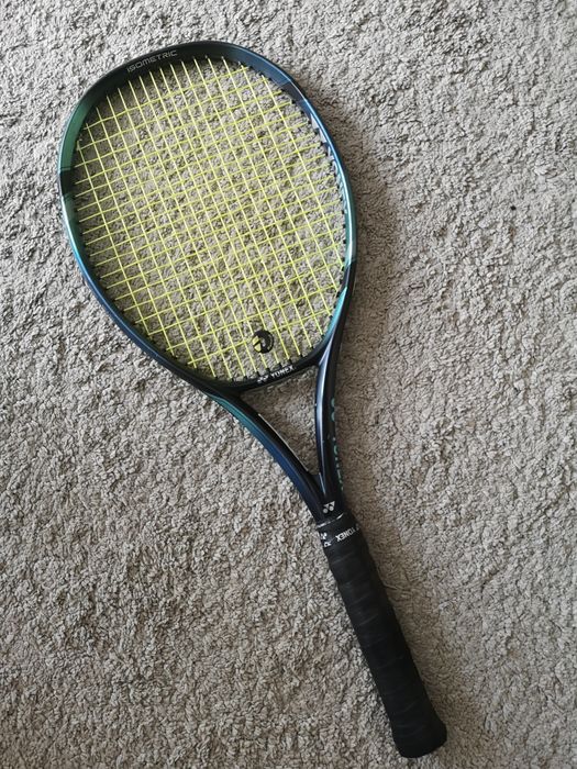 Rakieta Yonex Ezone 100