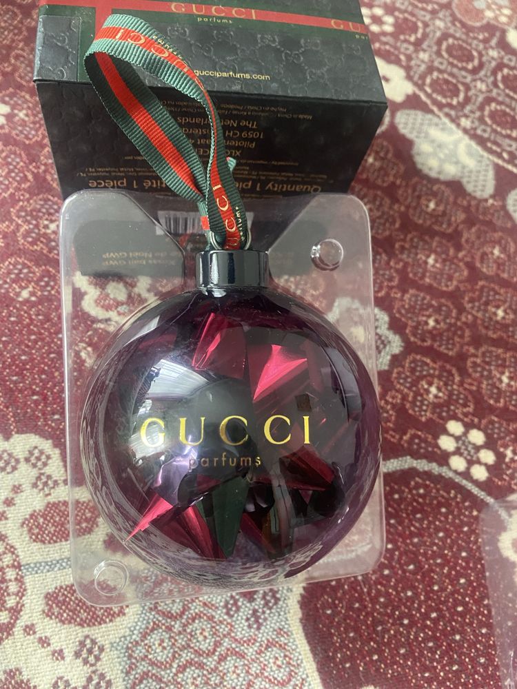 Рідкісна колекційна різдвяна прикраса Gucci 2013 року