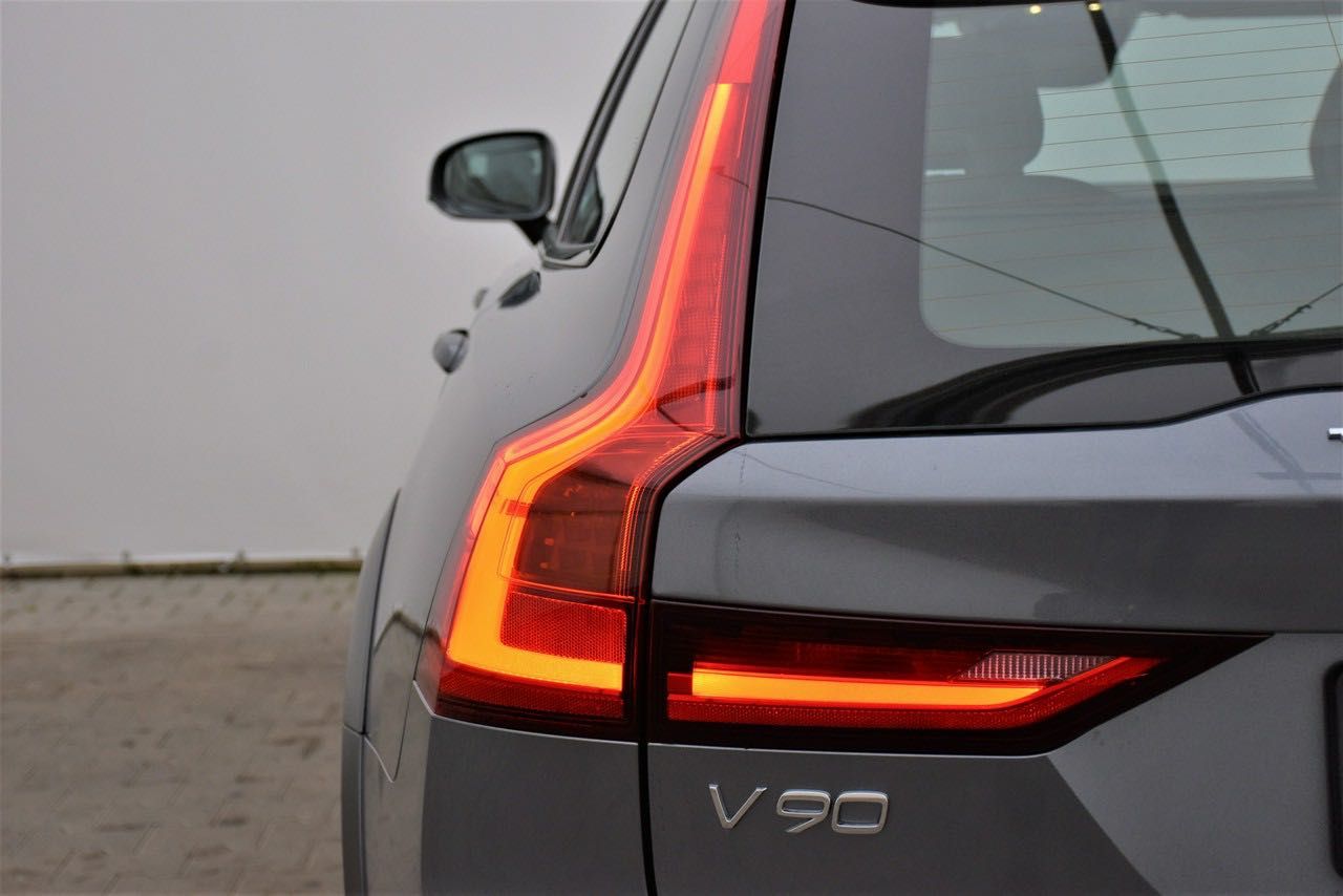 Cesja leasingu: Volvo V90 Cross Country, T5 AWD Pro, PDW, masaż