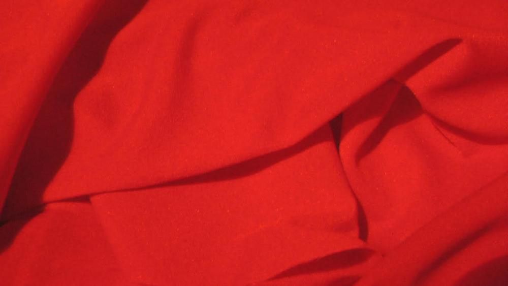Ткань красного цвета 3,32 м Х 1,60 м, Япония, новая. Цена за 1м