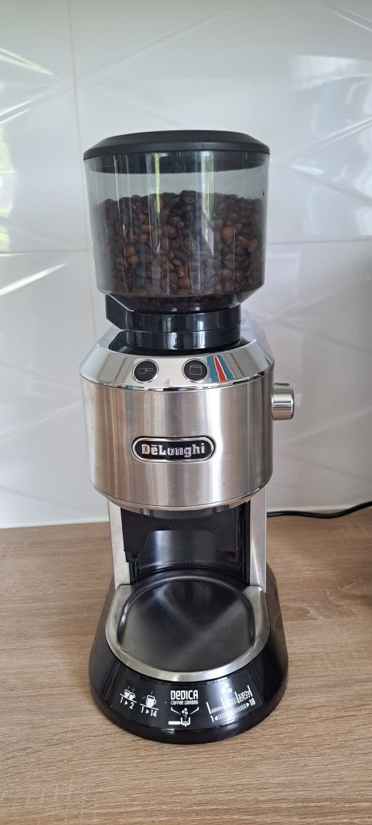 Express Kolbowy De'Longhi EC 850M z dodatkowym młynkiem żarnowy DeLong