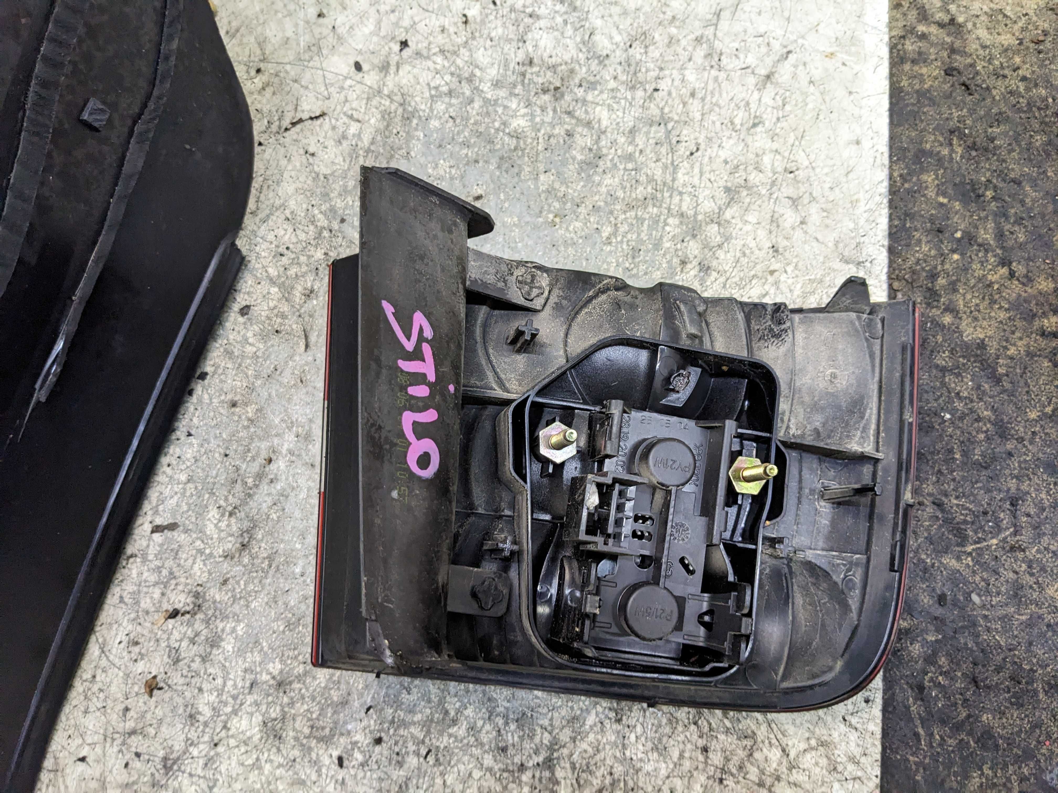 Fiat Stilo Kombi Lampa Prawa Tylna w Błotnik