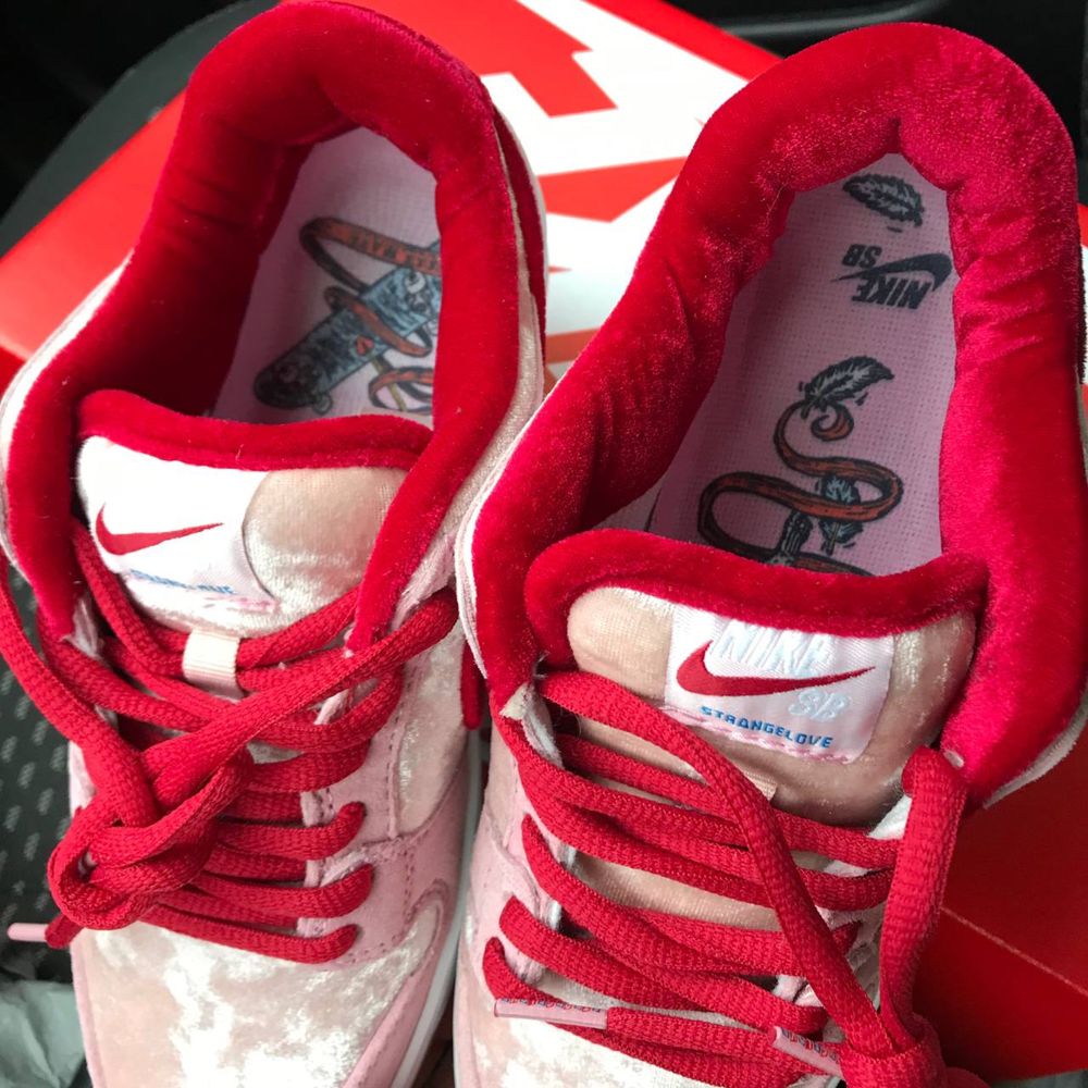 Жіночі кросівки найк данк рожеві Nike SB dunk Strangelove low