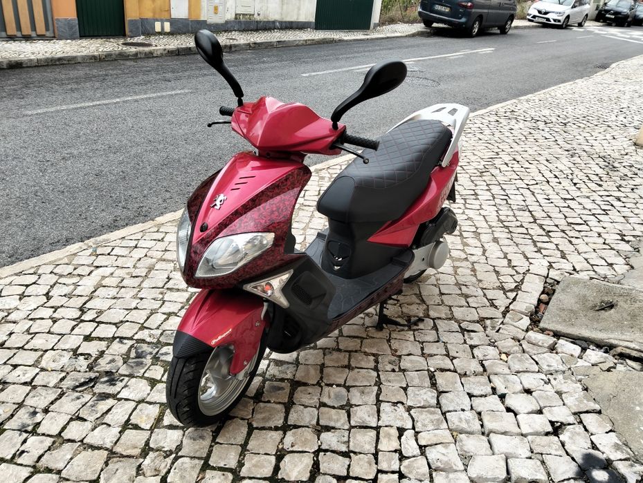 Peugeot sum up 125cc 2009