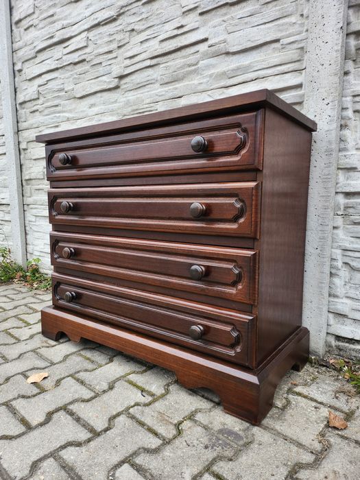 Zgrabna komoda dębowa. .