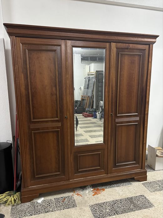 Armário / Roupeiro 3 portas em madeira