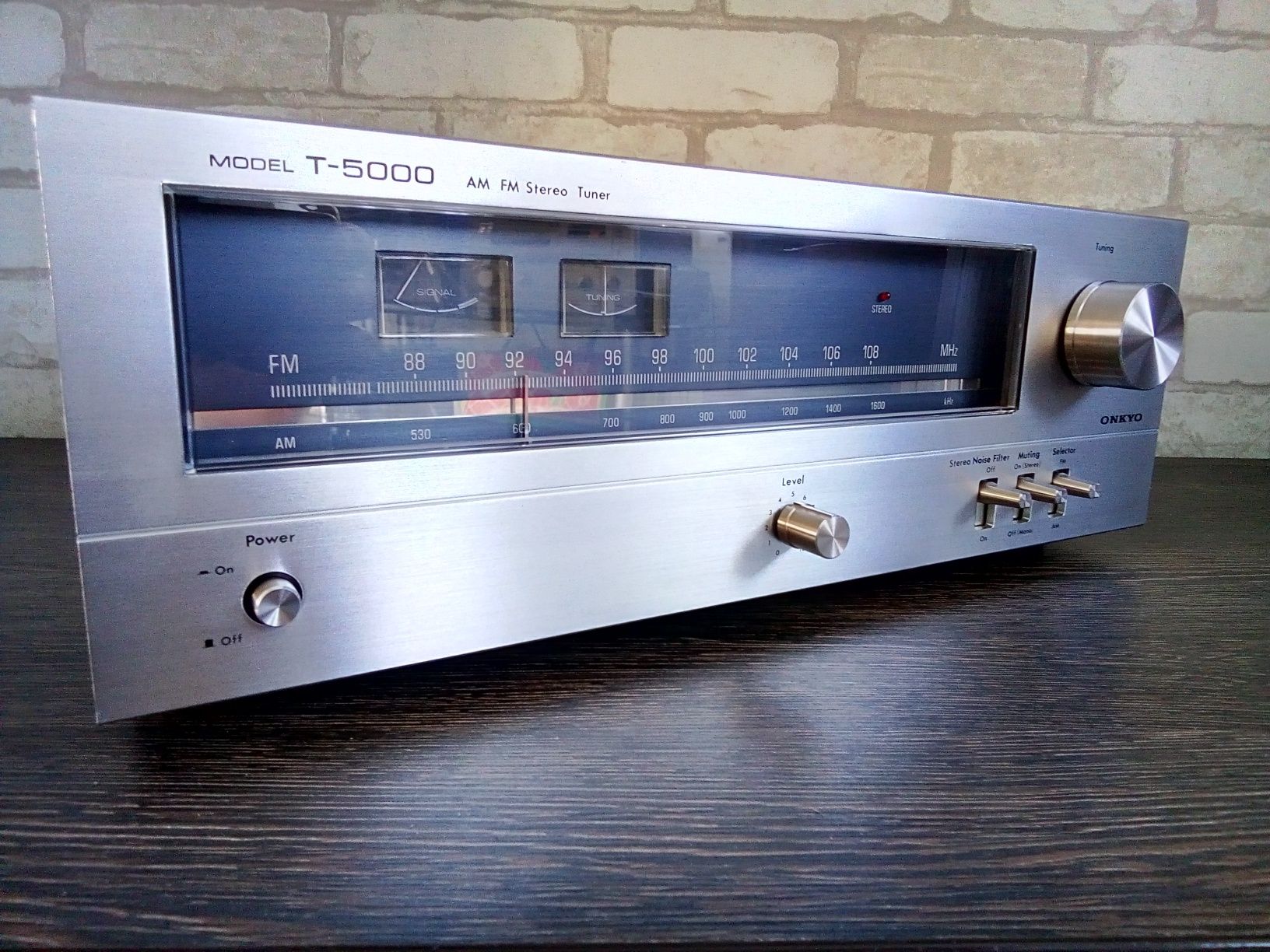 ONKYO T-5000 FM Stereo/AM Tuner 1974-79