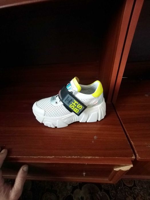 Женские кожаные кросовки