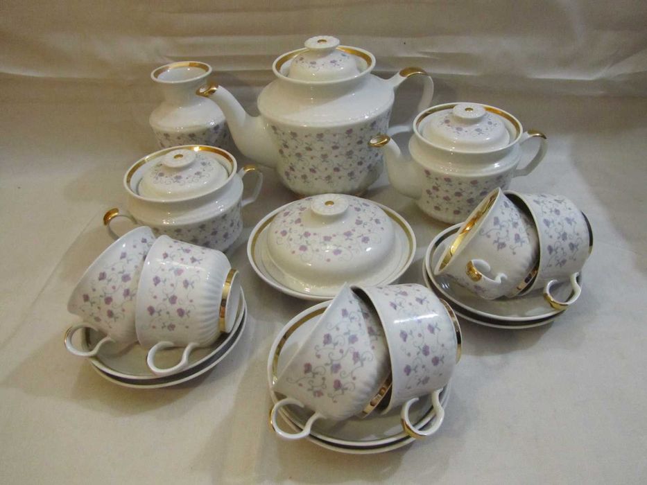 Старий чайний сервіз.