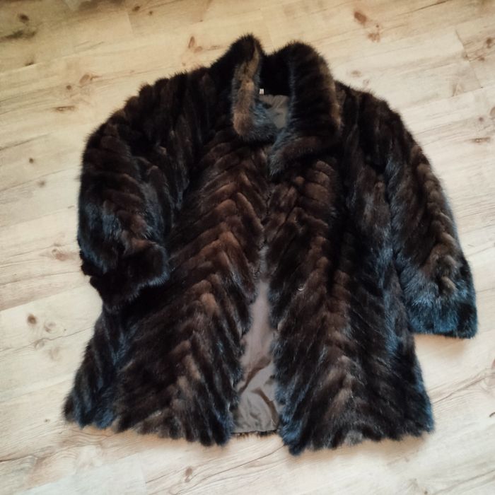 Krótkie naturalne futro z norek