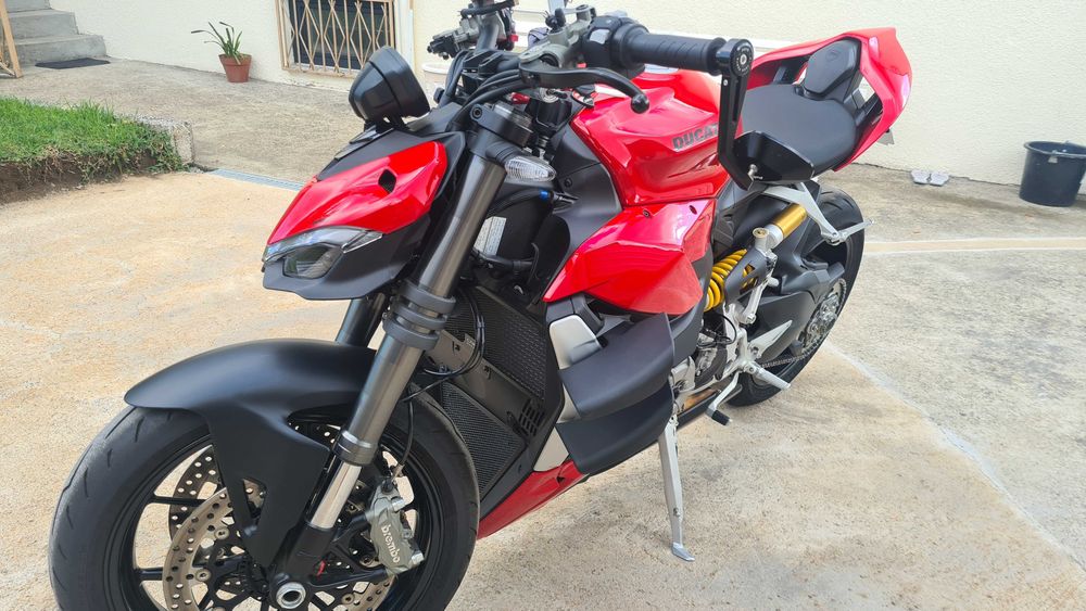 Ducati Streetfighter V2