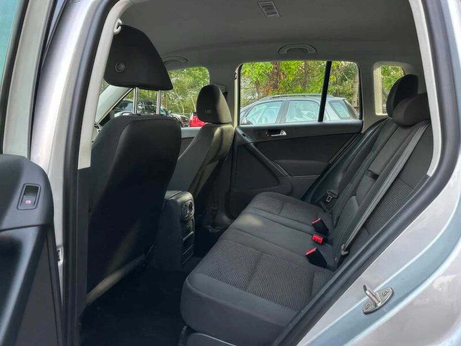 Volkswagen Tiguan S      2015