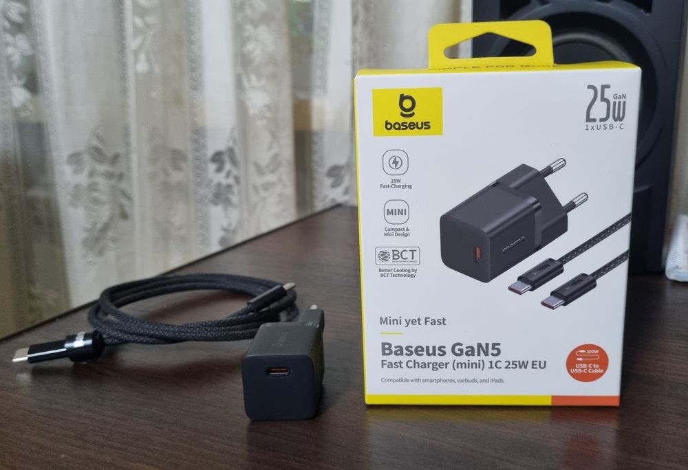 Зарядное устройство Baseus.