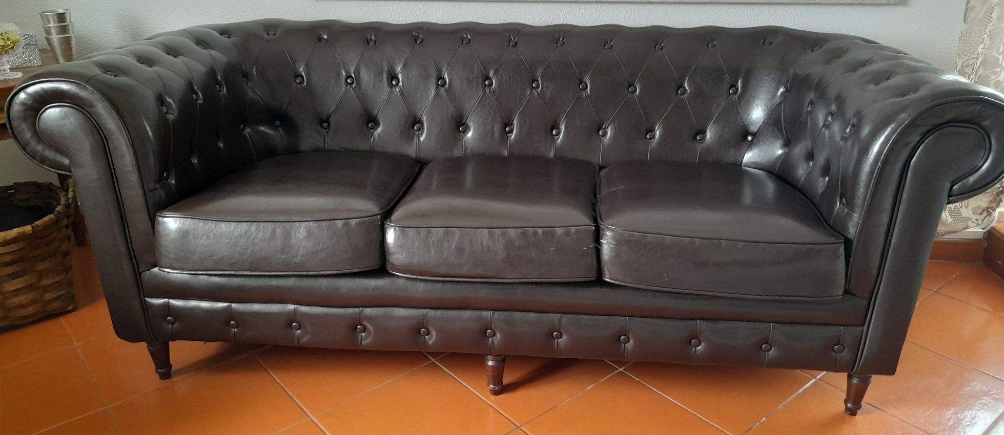 Sofá Chesterfield de 3 lugares