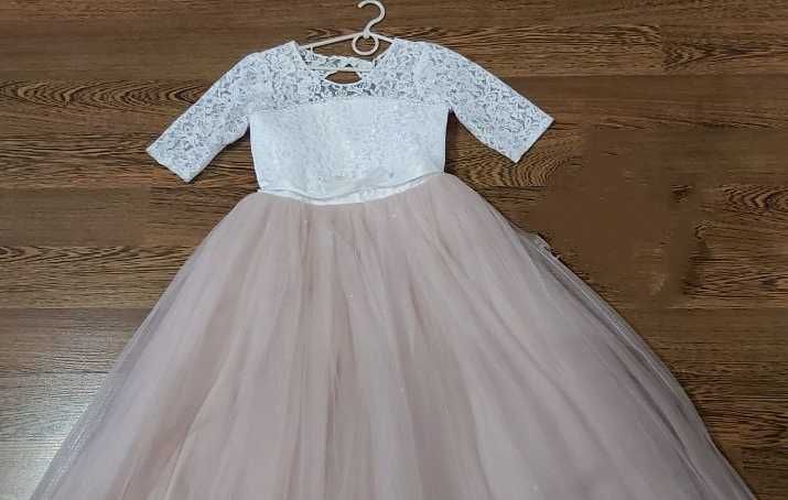 Продам плаття для дівчинки