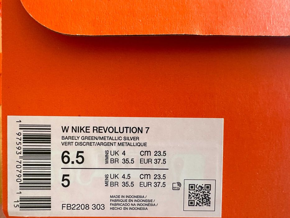 Кросівки Nike Revolution 7	кроссовки FB2208-303