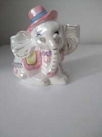 Słoń z porcelany, figurka porcelanowa - słonik