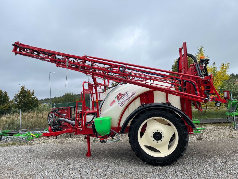 Opryskiwacz polowy ciągany Bury Pelikan 2300 belka 21 m 4HP