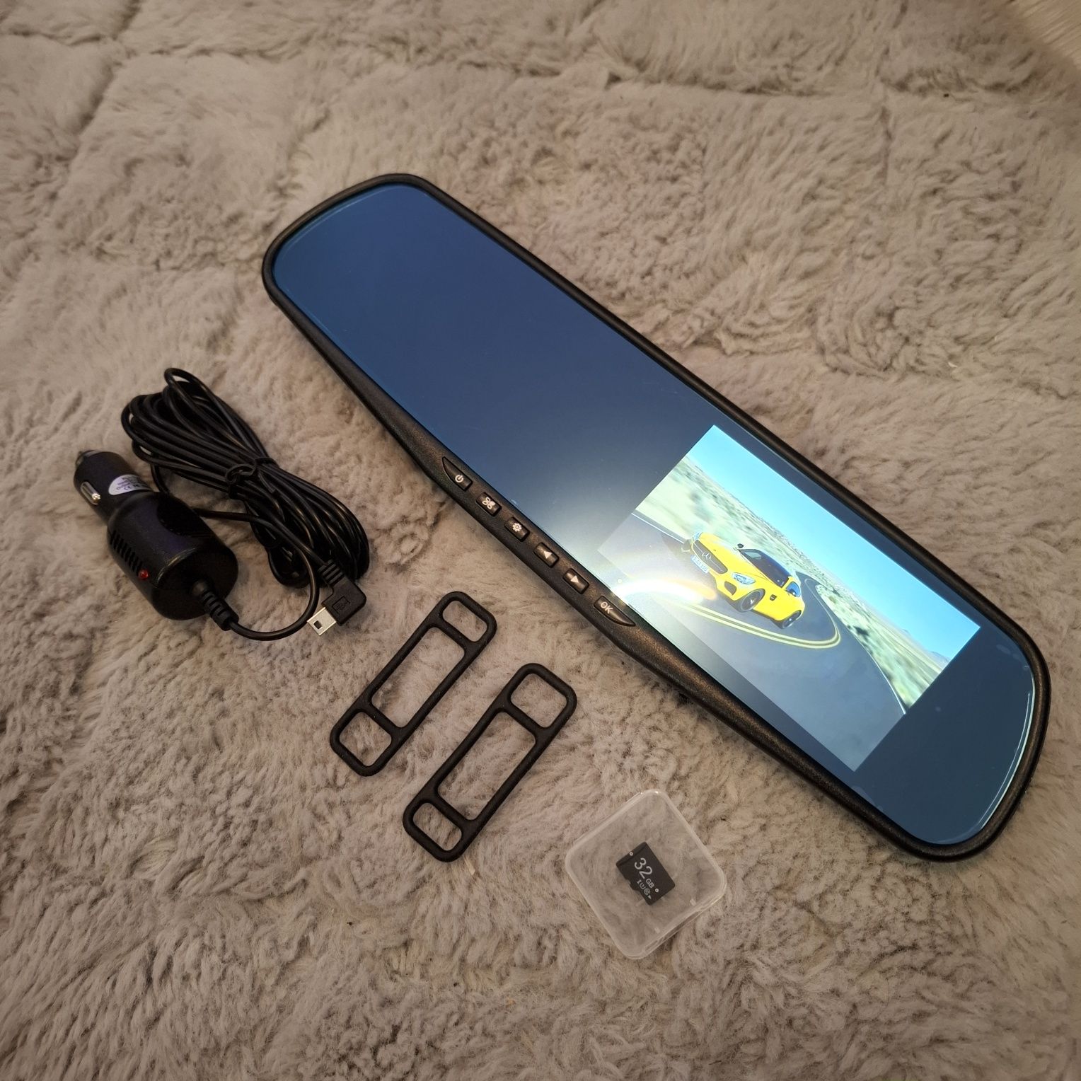 Lusterko z kamerą samochodową z ekranem LCD + karta 32GB oraz kabel