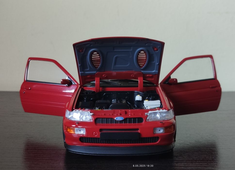 Ford Escort Cosworth 1:18 rok 1992 Minichamps