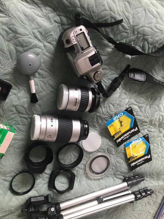 Minolta Dynax 505 si zestaw obiektywy: AF 28-80 i AF 75-300 torba