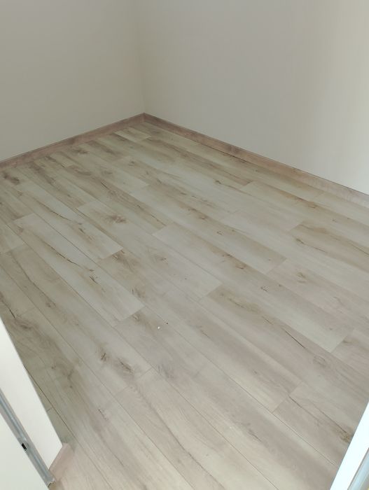 Укладка ламината, установка плинтусов, натяжные потолки!