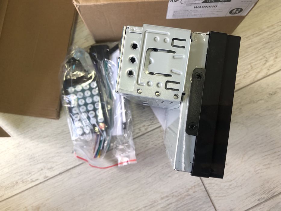 Автомагнитола 1din, з екраном та камерою заднього виду . Hippcron.