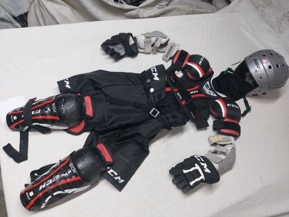 Sprzęt hokejowy dla młodego Yth.