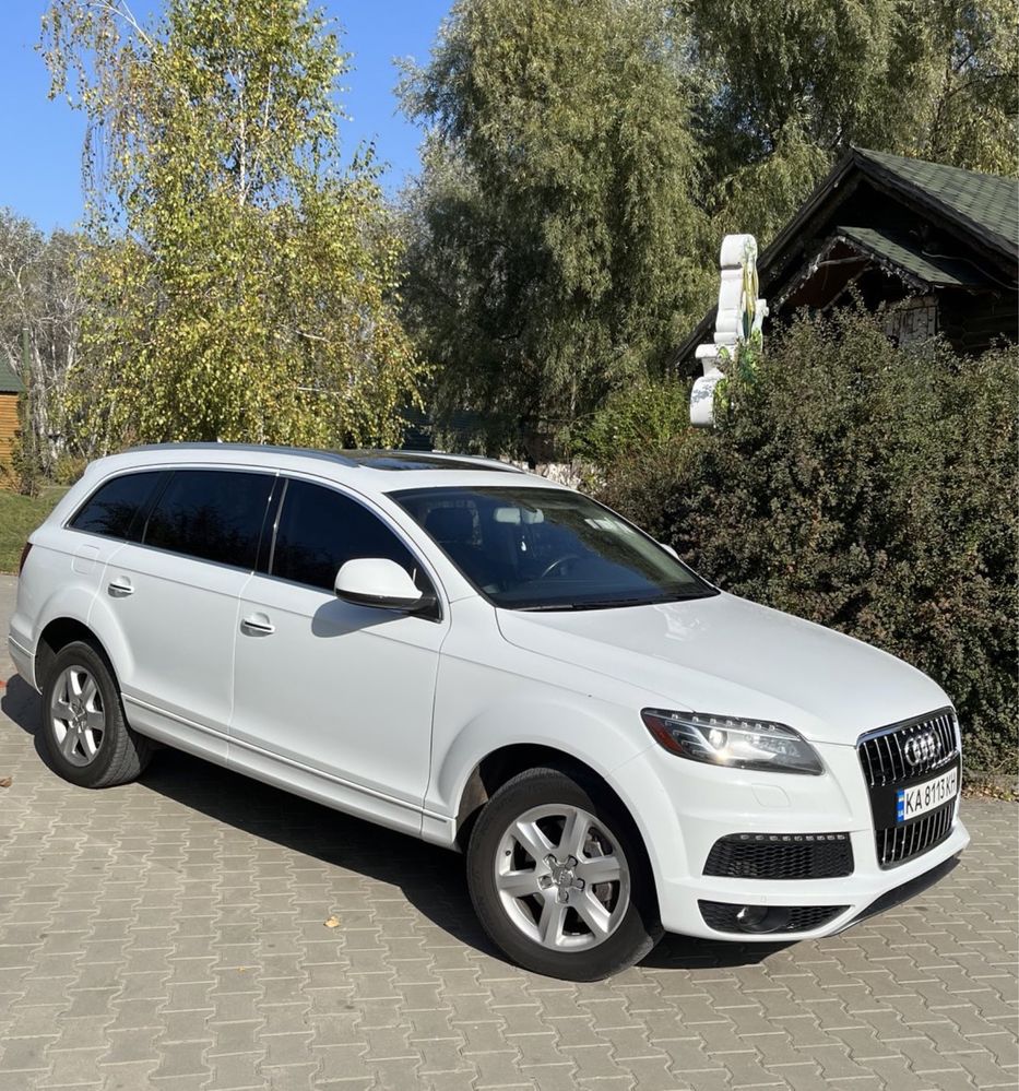 Audi q7  2015 год