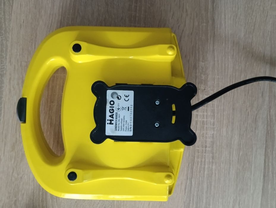 Бутербродниця Magio моделі MG-360Y