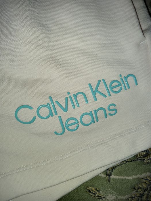 Женские шорты Calvin Klein