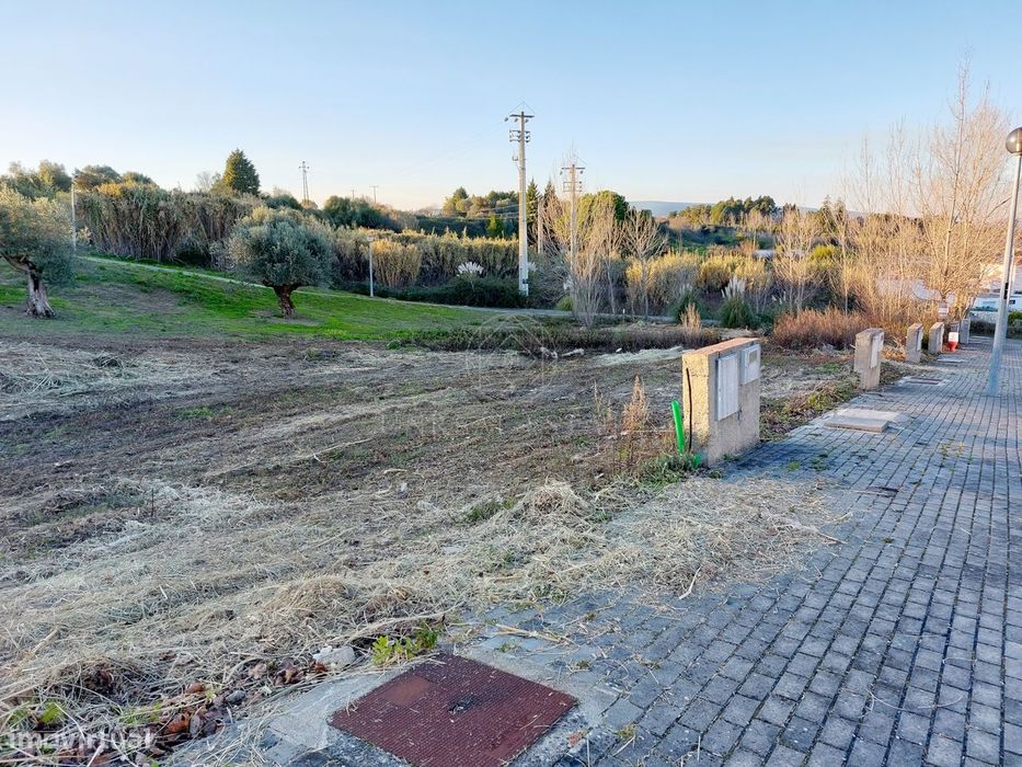 Lotes de Terreno para construção , localizados na Urbanização do Cerej