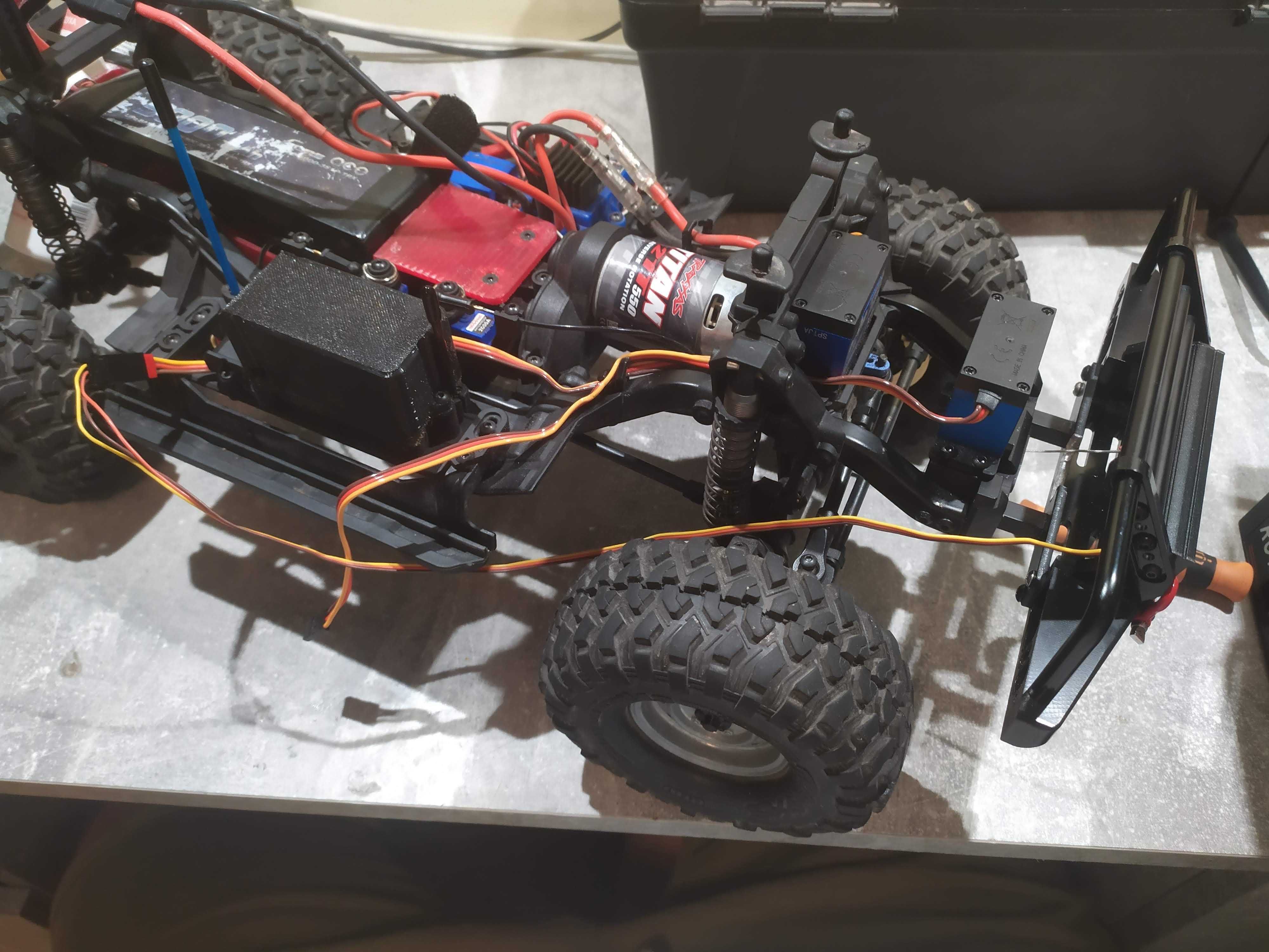 Traxxas TRX4 powiększone wieczko obudowy odbiornika