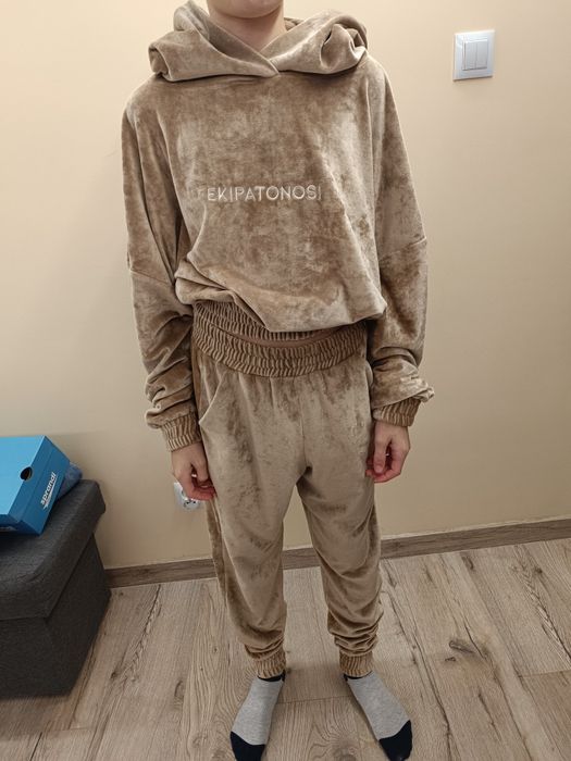 Dres welurowy ekipatonosi
