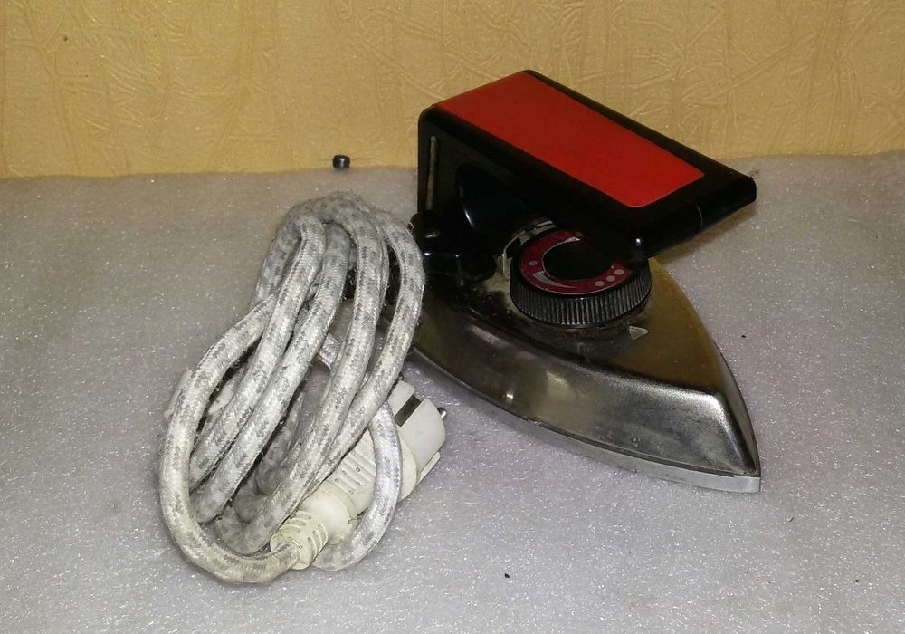 Утюг дорожный УТ400-0.8 220В. 400Вт. (Пр-во СССР)