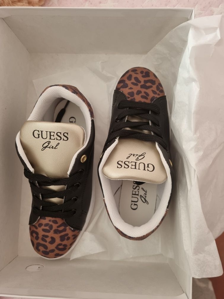 Sapatilhas novas de menina GUESS