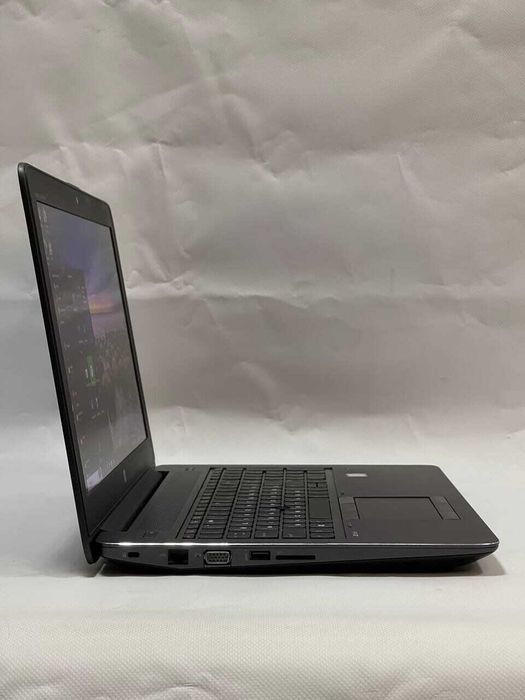 HP Zbook 15 G3 /15.6"/i7-6820HQ/12 GB RAM/SSD 250 GB/Quadro M2000M 4GB