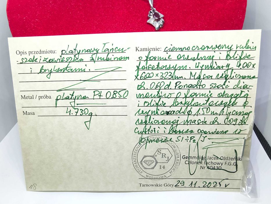 Platynowa zawieszka z rubinem i brylantami na łańcuszku, certyfikat