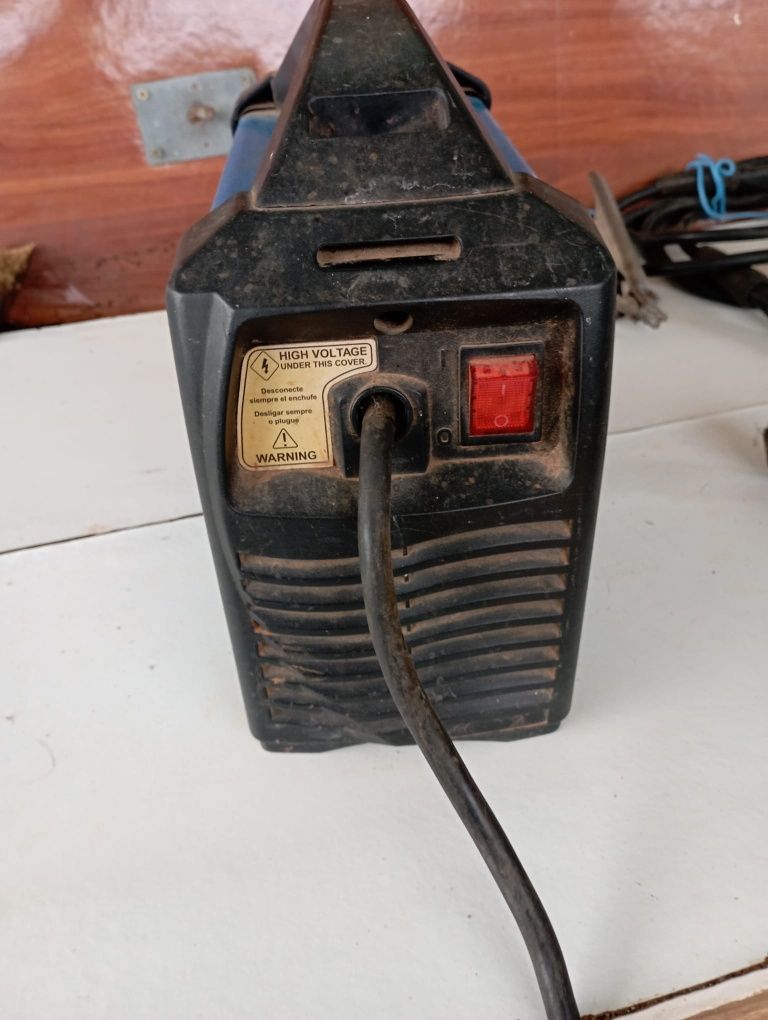 Máquina de soldar eletrodos  marca CEVIK ler descrição