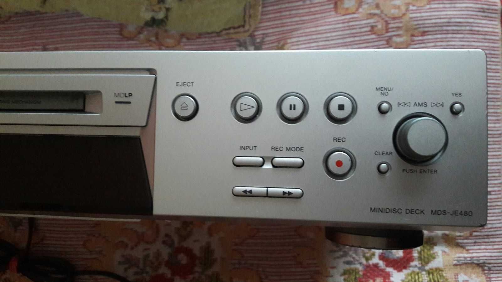 мини дисковая дека  Sony-MDS-je 480-С паспортом и пультом !