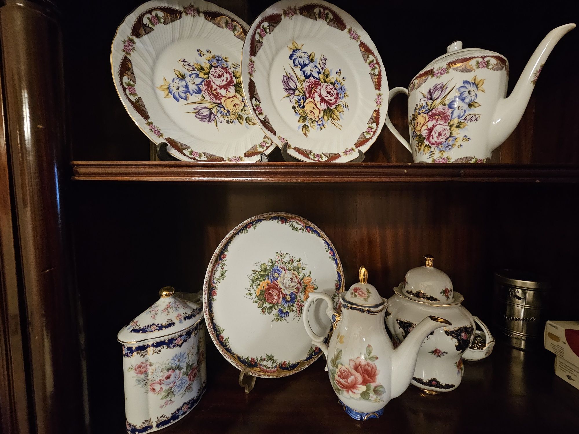 Conjunto de loiças antigas