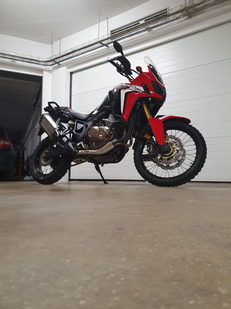 Africa twin 1000 ( mota reservada )