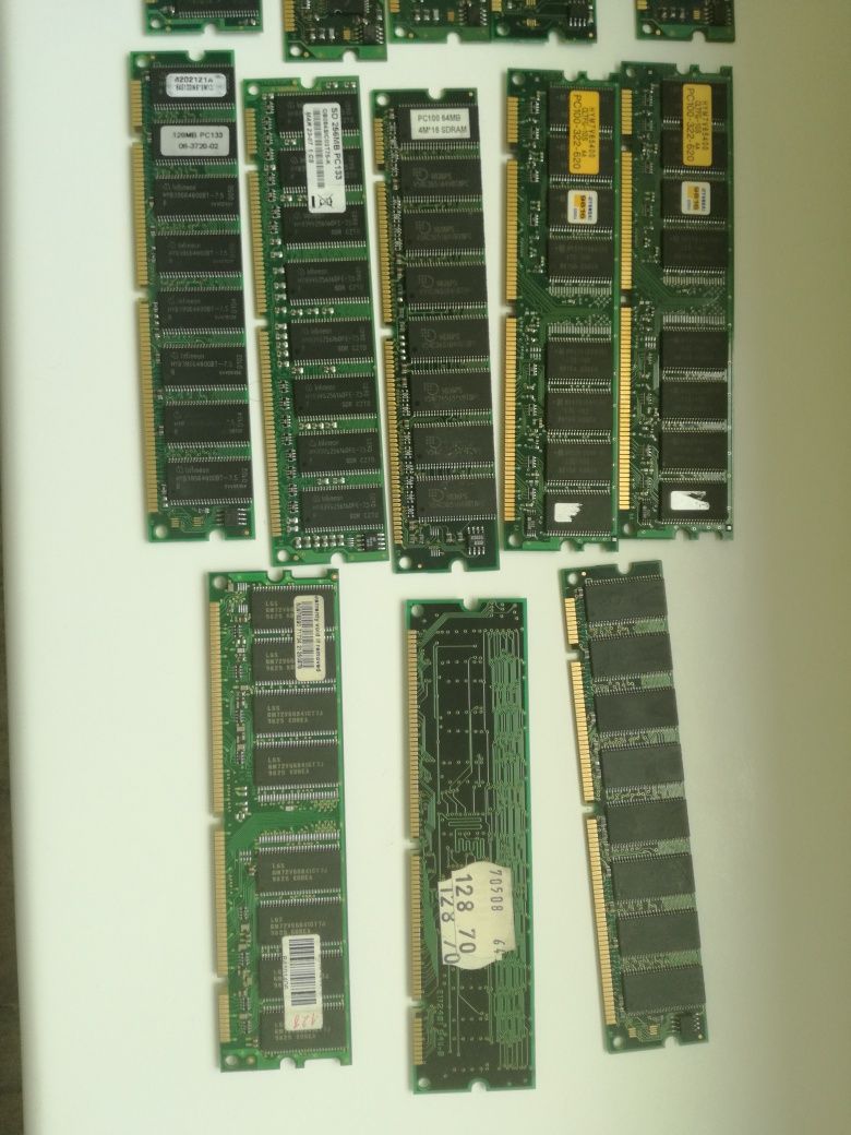 Pamięć sdram i ddr różne tak jak na fotografii 19 szt