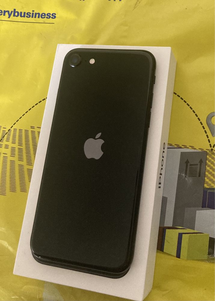 Продам iPhone SE 2020 128 Black Neverlock